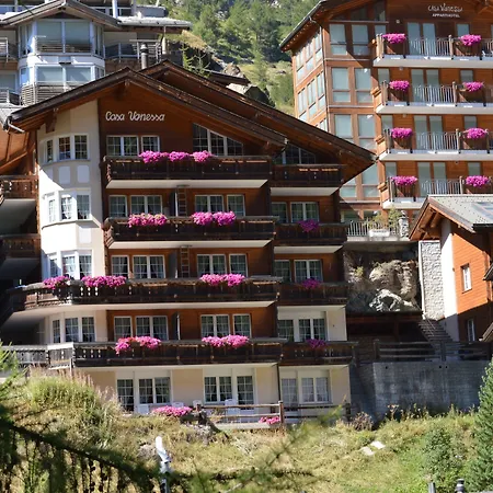 22 Summits Aparthotel